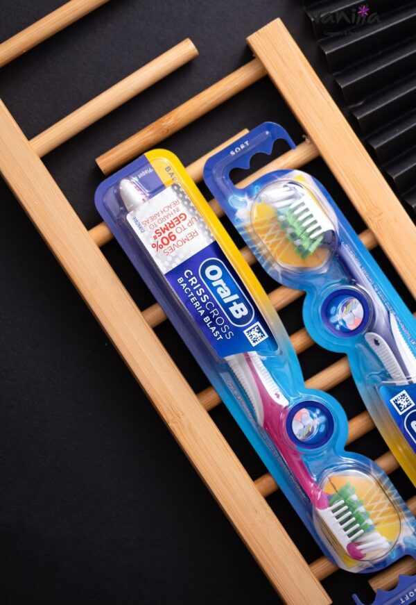 Oral B criss cross Bacteria blast Clean Toothbrush فرشاة تنظيف الاسنان