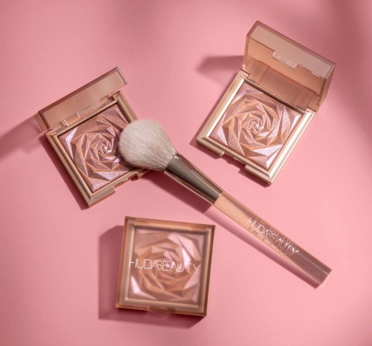 HUDA BEAUTY N.Y.M.P.H. Cheek Blush & Glow Brush هدى بيوتي فرشاة - Image 2