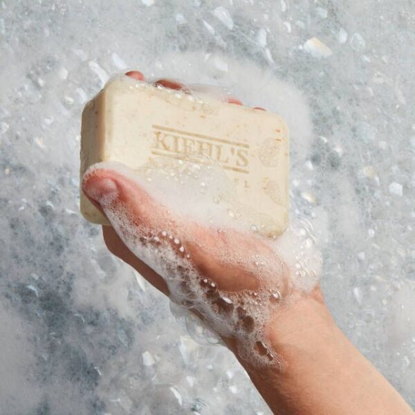 Kiehl’s Ultimate Man” Body Scrub Soap كيلز صابونة تقشير الجسم