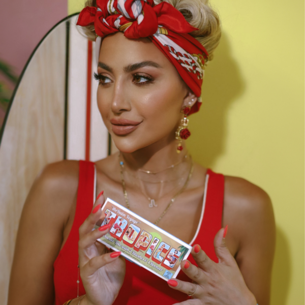 Model Roz x theBalm Trobics powder trio ذا بالم xمودل روز مجموعة بودرة ثلاثية - Image 3