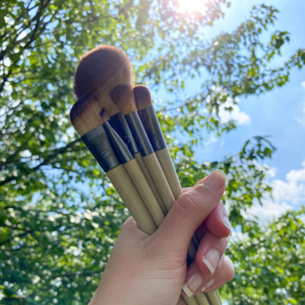 Ecotools Start The Day Beautiful Makeup Brush Kit- مجموعة فرش متكاملة للوجه