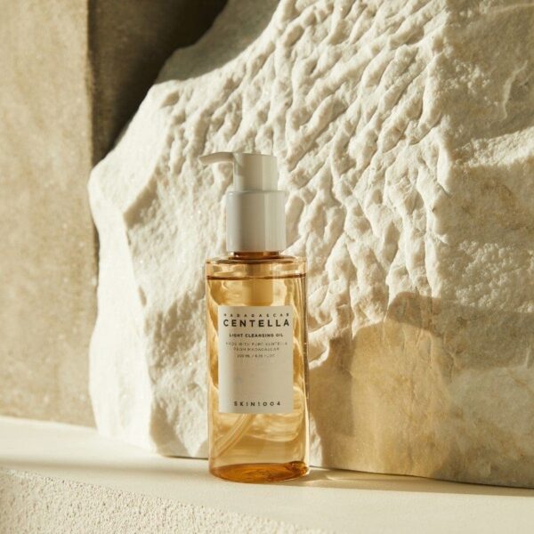 SKIN1004 CENTELLA LIGHT CLEANSING OIL 200ml زيت تنظيف كينتيلا الخفيف - Image 4