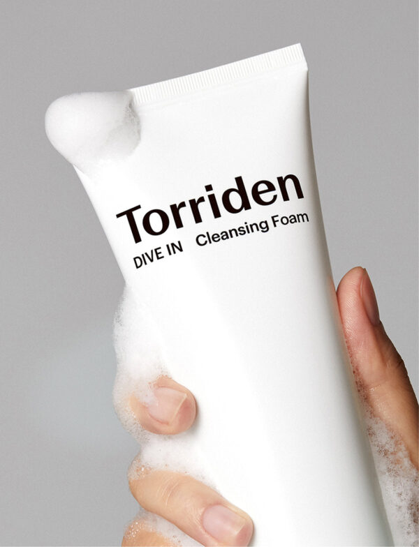 Torriden DIVE-IN Low Molecular Hyaluronic Acid Cleansing Foam توريدين رغوة التنظيف بحمض الهيالورونيك الجزيئي المنخفض