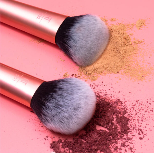 Real Techniques Ultra Plush Powder Makeup Brush ريل تكنيك فرشاة مكياج بودرة فائقة النعومة