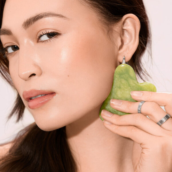 ECOTOOLS Jade Facial Roller and Gua Sha Stone Duo مجموعة رول للبشرة والجواشا