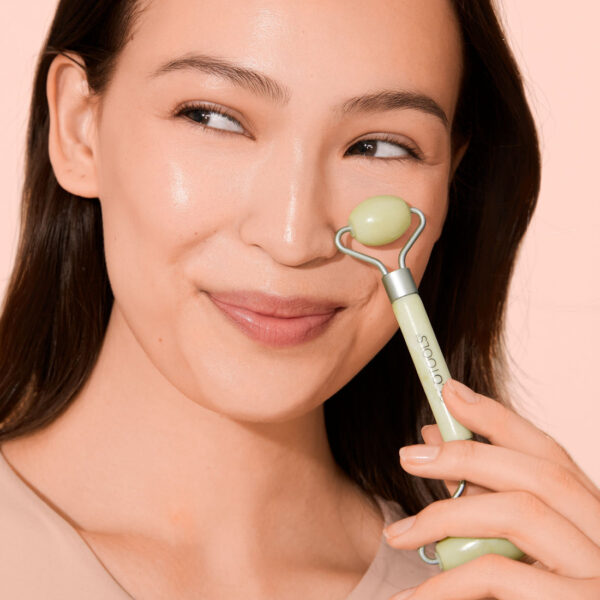 ECOTOOLS Jade Facial Roller and Gua Sha Stone Duo مجموعة رول للبشرة والجواشا