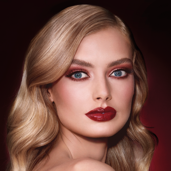 Charlotte Tilbury Cheek to Chic Love Is the Drug تشارلوت احمر خدود