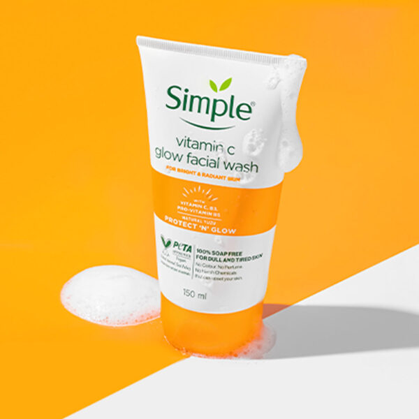 SIMPLE Vitamin C Glow Facial Wash 150ml غسول الوجه المتوهج بفيتامين سي