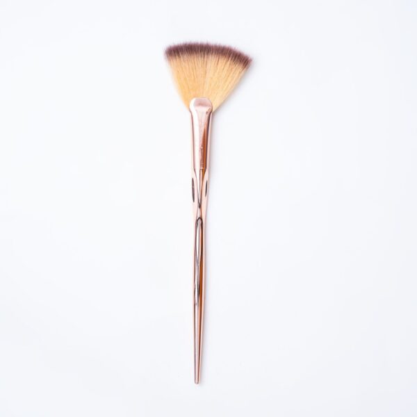 Nascita - Bronzy Glow Fan Brush ناسيتا - فرشاة المروحة برونزي جلو