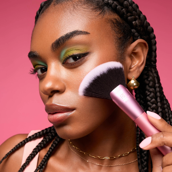 REAL TECHNIQUES Extra Big Finishing Brush 454 ريل تكنيك فرشاة للوجه بالحجم الكبير - Image 3