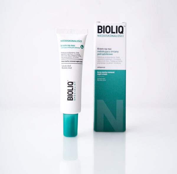 Bioliq Specialist (Bioliq Specialist Acne Marks Removal Night Cream) – كريم ليلي لإزالة آثار حب الشباب