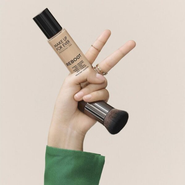 MAKE UP FOR EVER BUFFING FOUNDATION BRUSH - 112 ميك اب فور ايفر فرشاة كريم اساس - Image 3