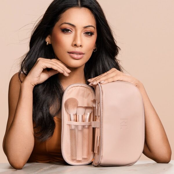 Real Techniques New Nudes Uncovered Bag ريل تكنيك حقيبة لحفظ فرش المكياج - Image 3