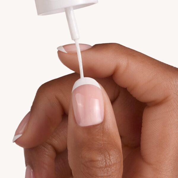 ESSENCE french MANICURE tip painterطلاء أبيض بفرشاة طويلة - Image 4