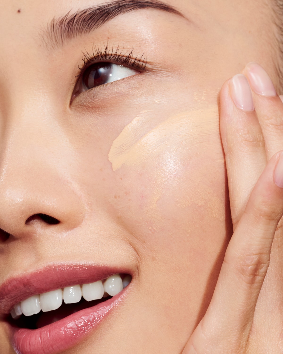 CLINIQUE NEW Even Better Clinical™ Vitamin Makeup Foundation SPF 50 كلينك كريم أساس معالج للبشرة - Image 5