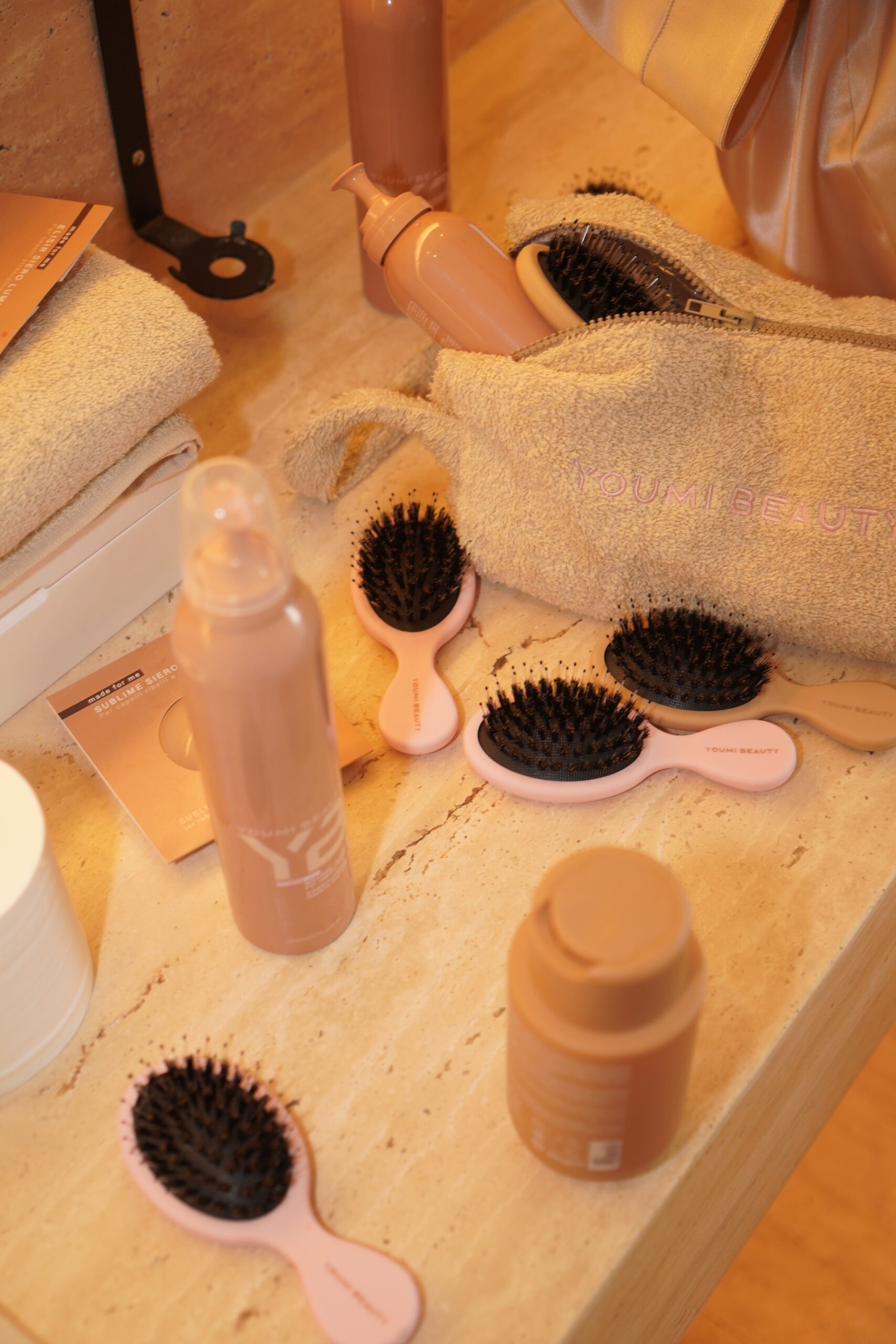 YOUMI BEAUTY Made for ME Hair Brush- Brown يومي بيوتي فرشاة للشعر - Image 2