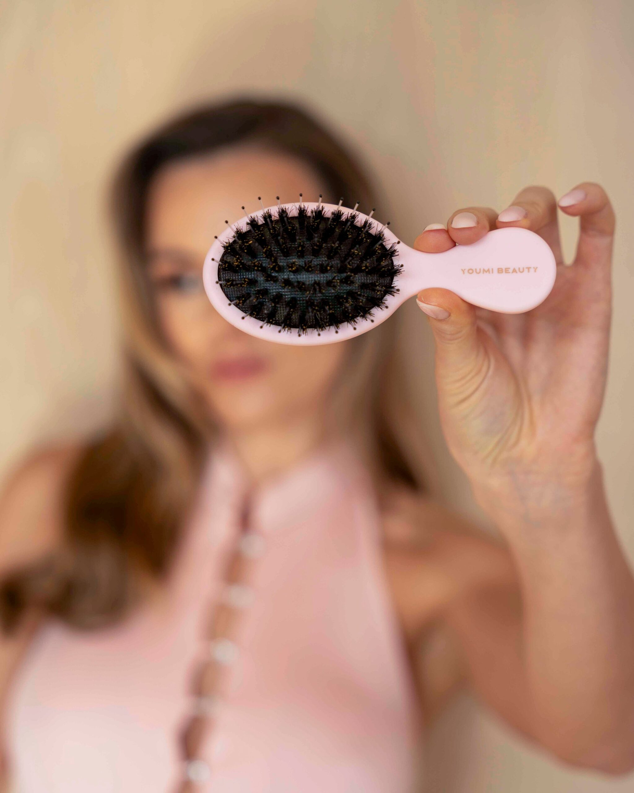YOUMI BEAUTY Made for ME Hair Brush- Brown يومي بيوتي فرشاة للشعر - Image 3