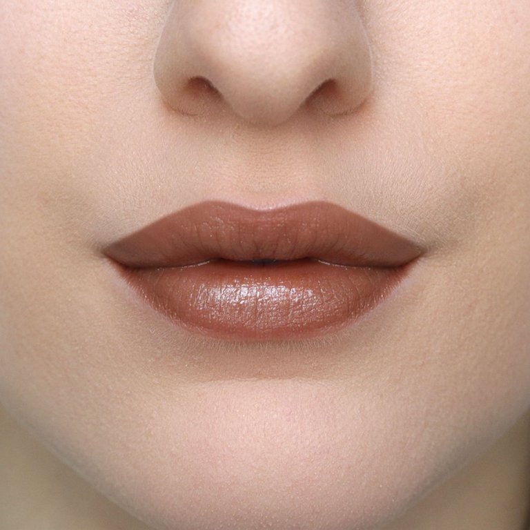 Too Faced Metallic Chocolate Lipstick - Metallic Candy Bar أحمر شفاه شوكولاتة ميتاليك من تو فيسد - Image 3