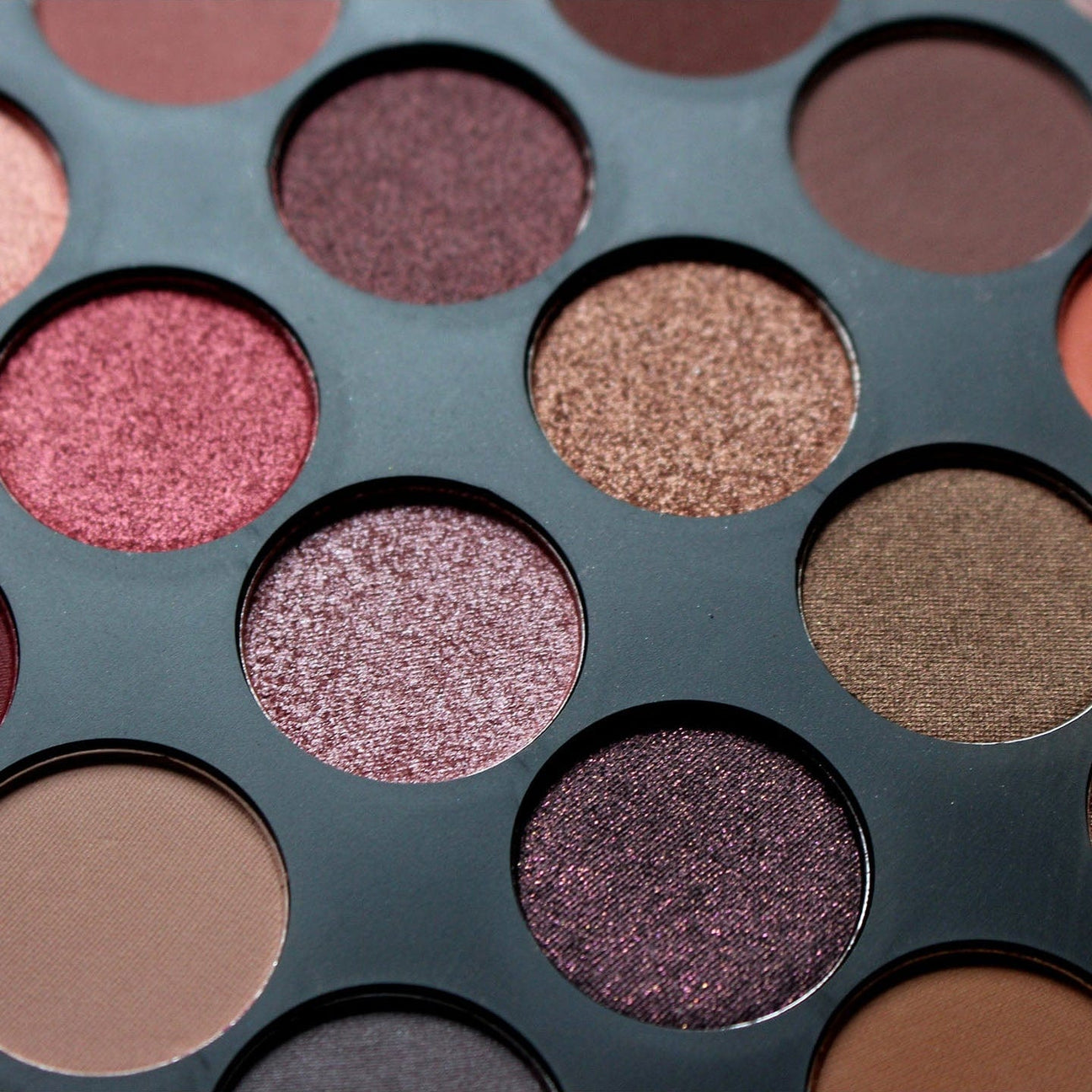 TECHNIC PARIS PRESSED PIGMENT PALETTE تكنك باليت ظلال للعيون - Image 2