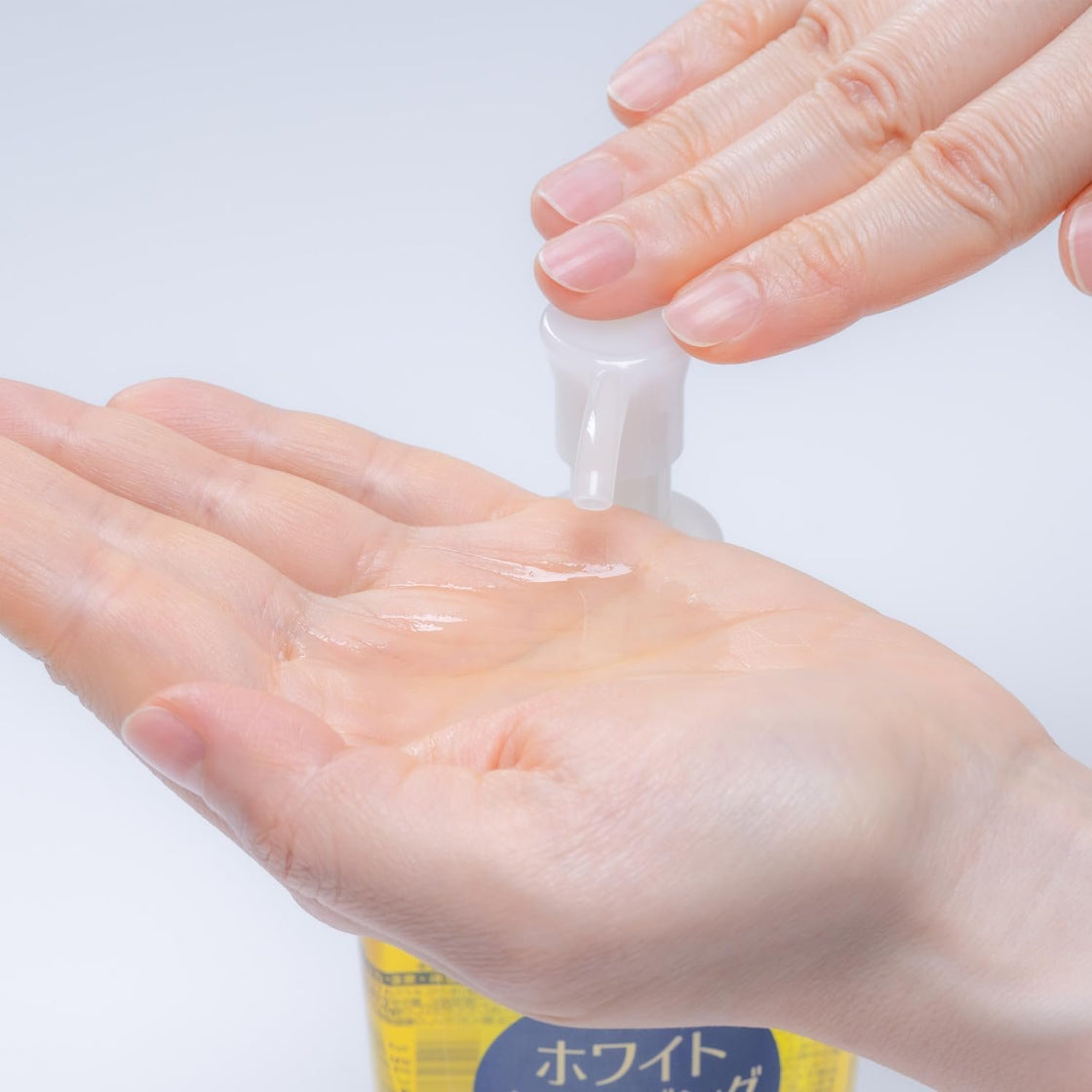 Kose Softymo White Cleansing Oil 240ml غسول زيتي للبشرة - Image 3