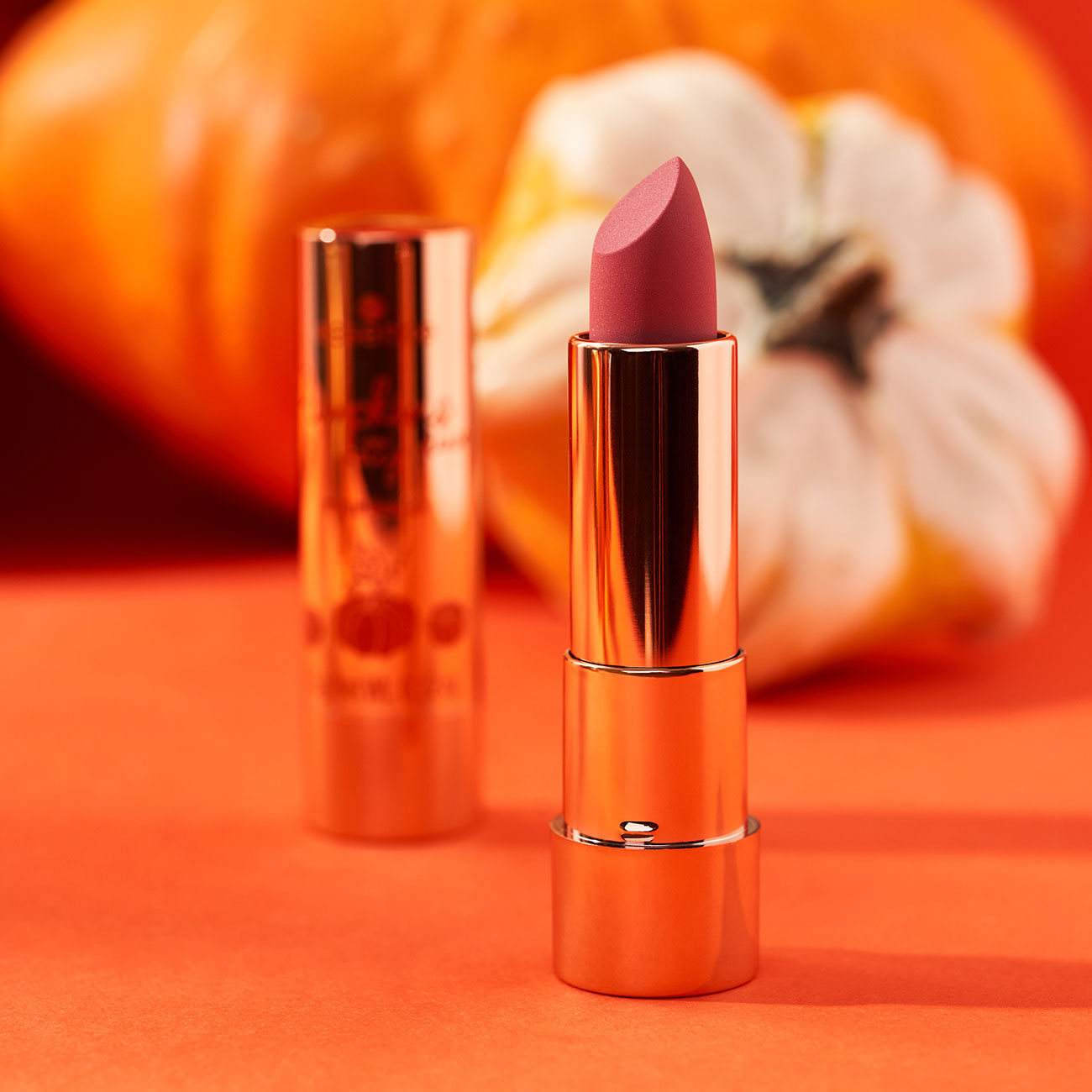 ESSENCE Pumpkins Pretty Please! Matte Lipstick-01 أيسنس أحمر شفاه - Image 3