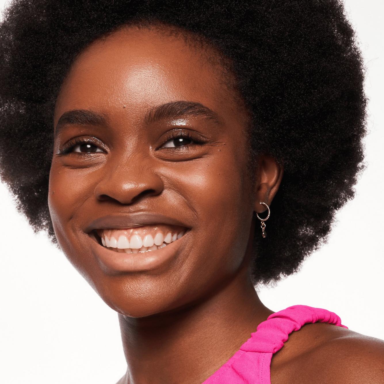 ESSENCE dewy EYE GLOSS liquid shadow-01 - Crystal Clear أيسنس ظلال عيون كلوس - Image 5