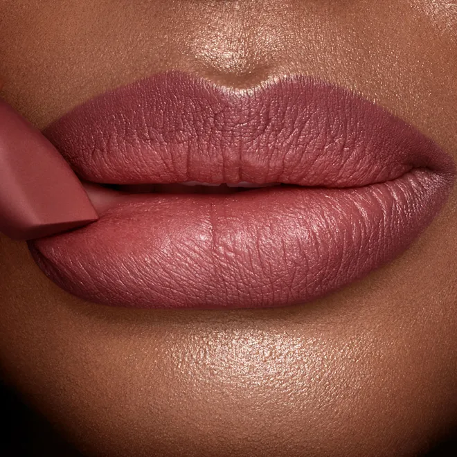 CHARLOTTE TILBURY MATTE REVOLUTION PILLOW TALK MEDIUM تشارلوت احمر شفاه بيلو تالك متوسط - Image 3