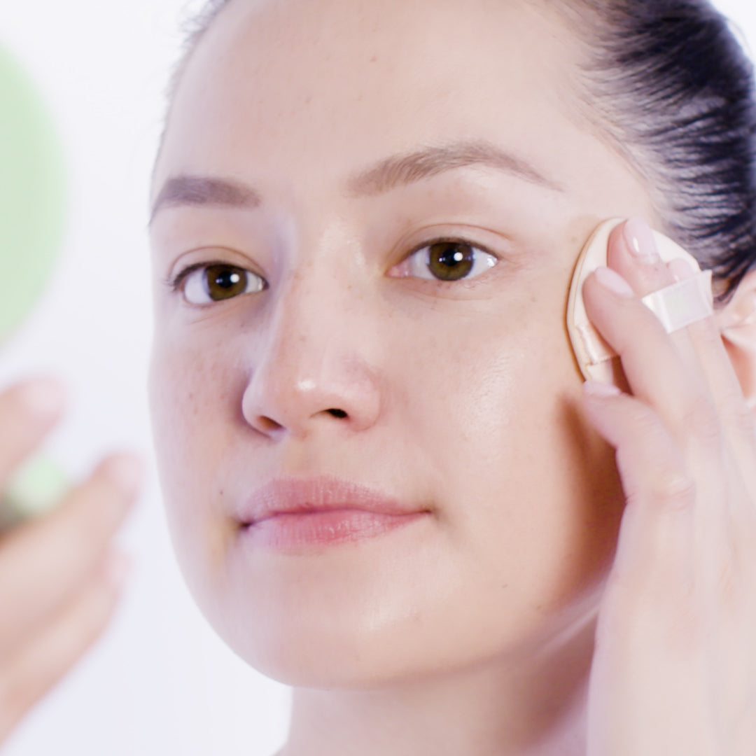 PIXI Glow Tint Cushion Brightening Colour Corrector - Peach Tint بكسي كوشن يوحد لون البشرة - Image 5