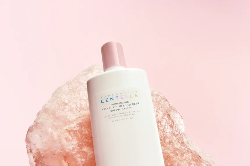 SKIN1004 Madagascar Centella Poremizing Velvet Finish Sunscreen spf50+ واقي الشمس المخملي المسامي من مدغشقر سنتيلا - Image 3