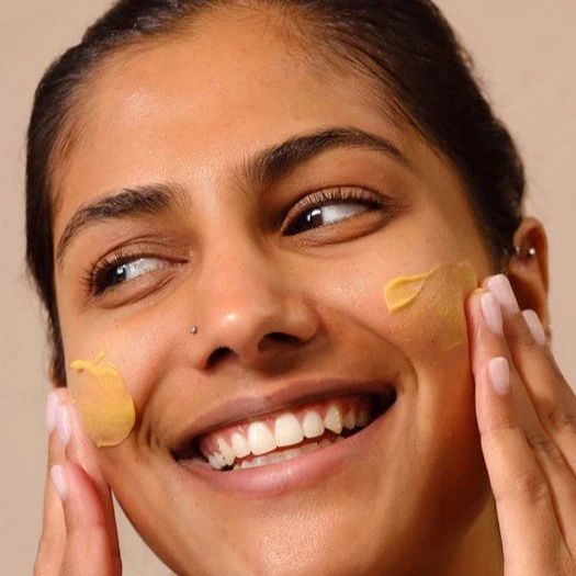 THE BODY SHOP Vitamin C Glow Revealing Microdermabrasion 100ml فيتامين سي مقشر البشرة من ذا بدي شوب - Image 3