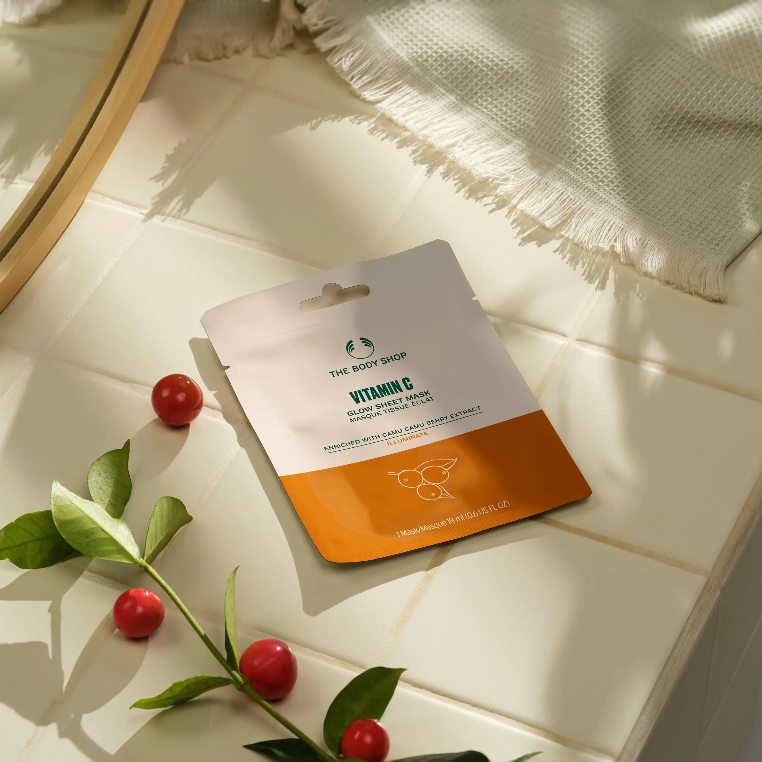 THE BODY SHOP Vitamin C Glow Sheet Mask 18ml قناع فيتامين سي المتوهج من ذا بدي شوب - Image 2