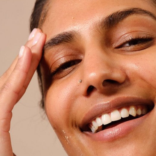 THE BODY SHOP Vitamin C Glow Revealing Liquid Peel 100ml ذا بدي شوب مقشر سائل للبشرة - Image 2