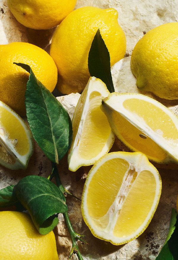 DOLCE & GABBANA Light Blue Eau De Toilette Refillable Packaging 100ml دولجي أند گابانا عطر للنساء قابل لإعادة التعبئة - Image 5