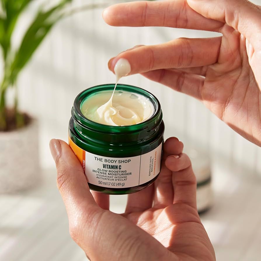 THE BODY SHOP VITAMIN C GLOW BOOST INTENSE MOISTURISER 50ml كريم الفيتامين C المعالج للبشرة من ذا بدي شوب - Image 2