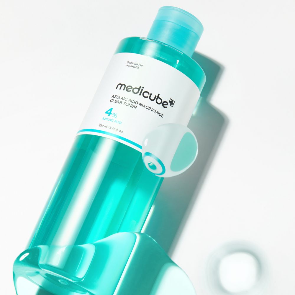 MEDICUBE AZELAIC ACID NIACINAMIDE CLEAR TONER 4% - 250ml مديكيوب تونر منظف للبشرة - Image 3