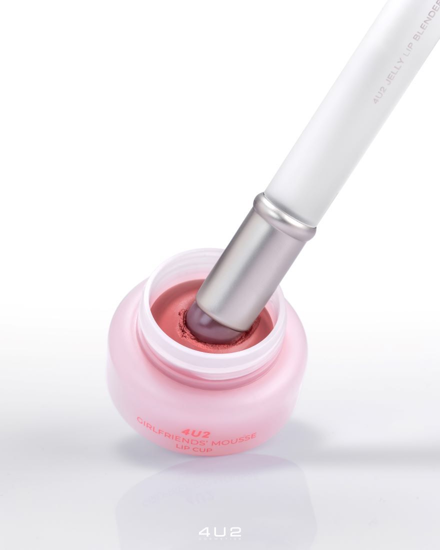 4U2 JELLY LIP BLENDER فور يو تو فرشاة سيليكون لتوزيع احمر الشفاه - Image 2
