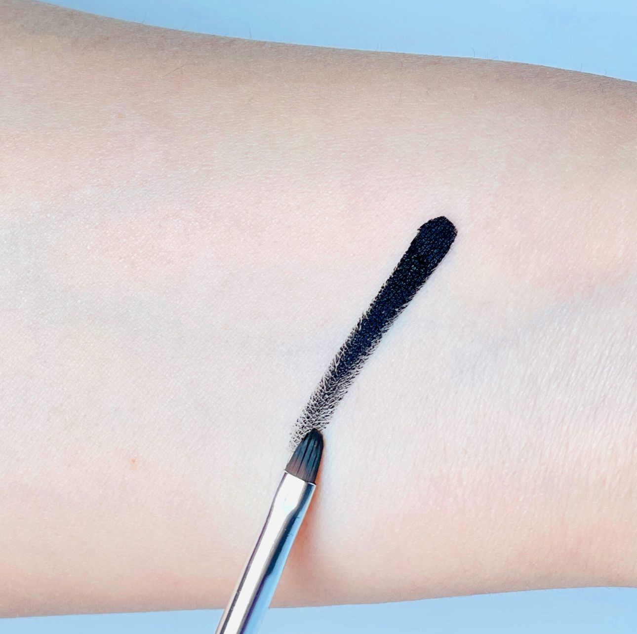 BEYU Tattoo Gel Eyeliner 01 جل ايلاينر & فرشاة من بي يو - Image 2