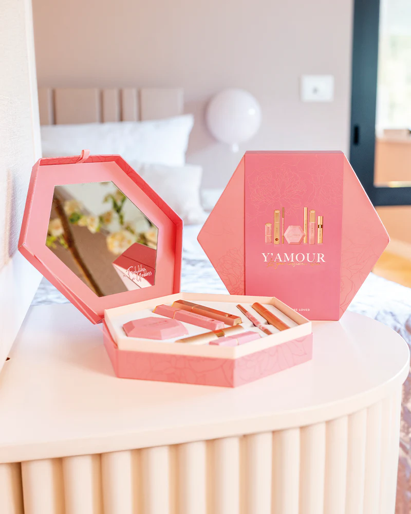 Y'AMOUR GiftBox Set مجموعة ميك اب من يامور - Image 2