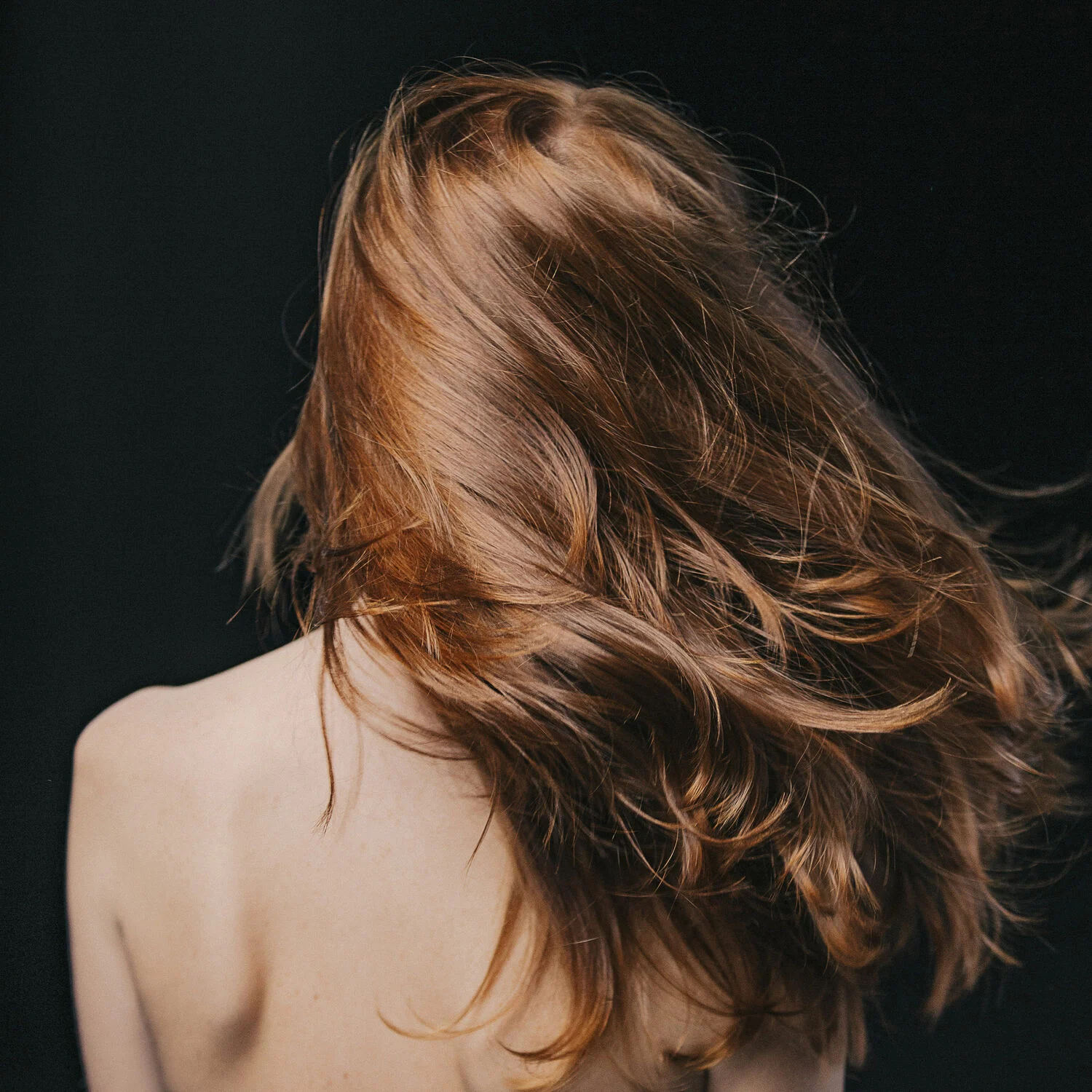 SISLEY Revitalizing Smoothing Shampoo with Macadamia Oil 200ml سيسلي شامبو مغذي ومنعش - Image 4