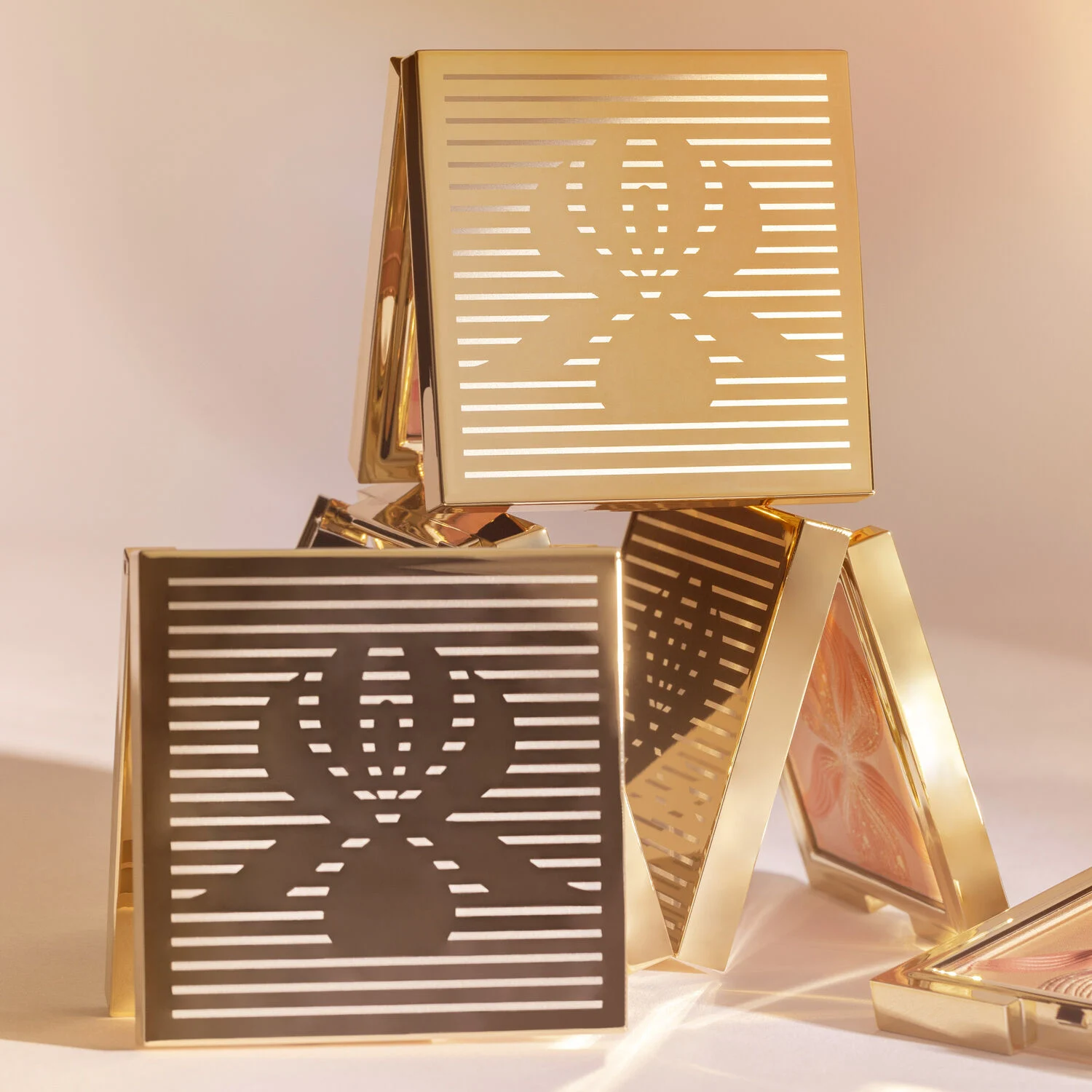 SISLEY L'Orchidée highliter Blsuh With White Lily - 1 Orange سيسلي أحمر خدود لامع بإضاءة بلون الزنبق الأبيض - Image 3