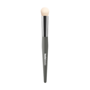 HUDA BEAUTY UNDEREYE BUFF BRUSH هدى بيوتي فرشاة لتوزيع الكونسيلر