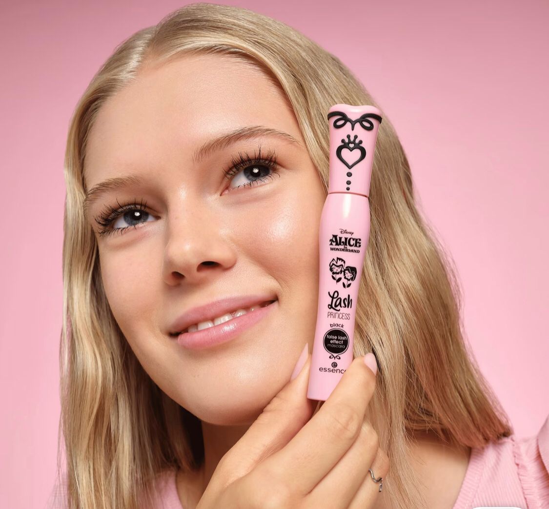 ESSENCE DISNEY ALICE IN WONDERLAND LASH PRINCESS FALSE LASH EFFECT MASCARA أسينس ماسكارا للرموش - Image 3