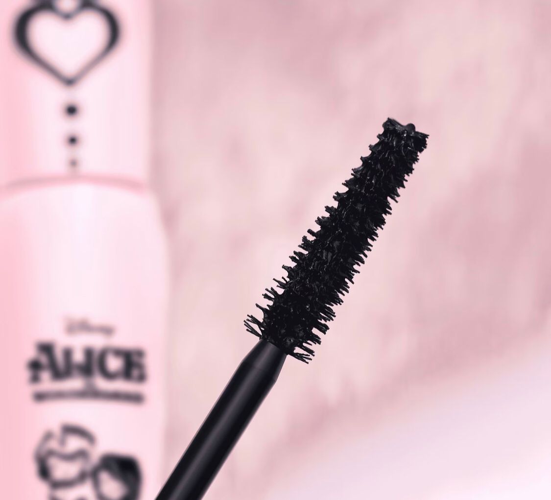 ESSENCE DISNEY ALICE IN WONDERLAND LASH PRINCESS FALSE LASH EFFECT MASCARA أسينس ماسكارا للرموش - Image 2