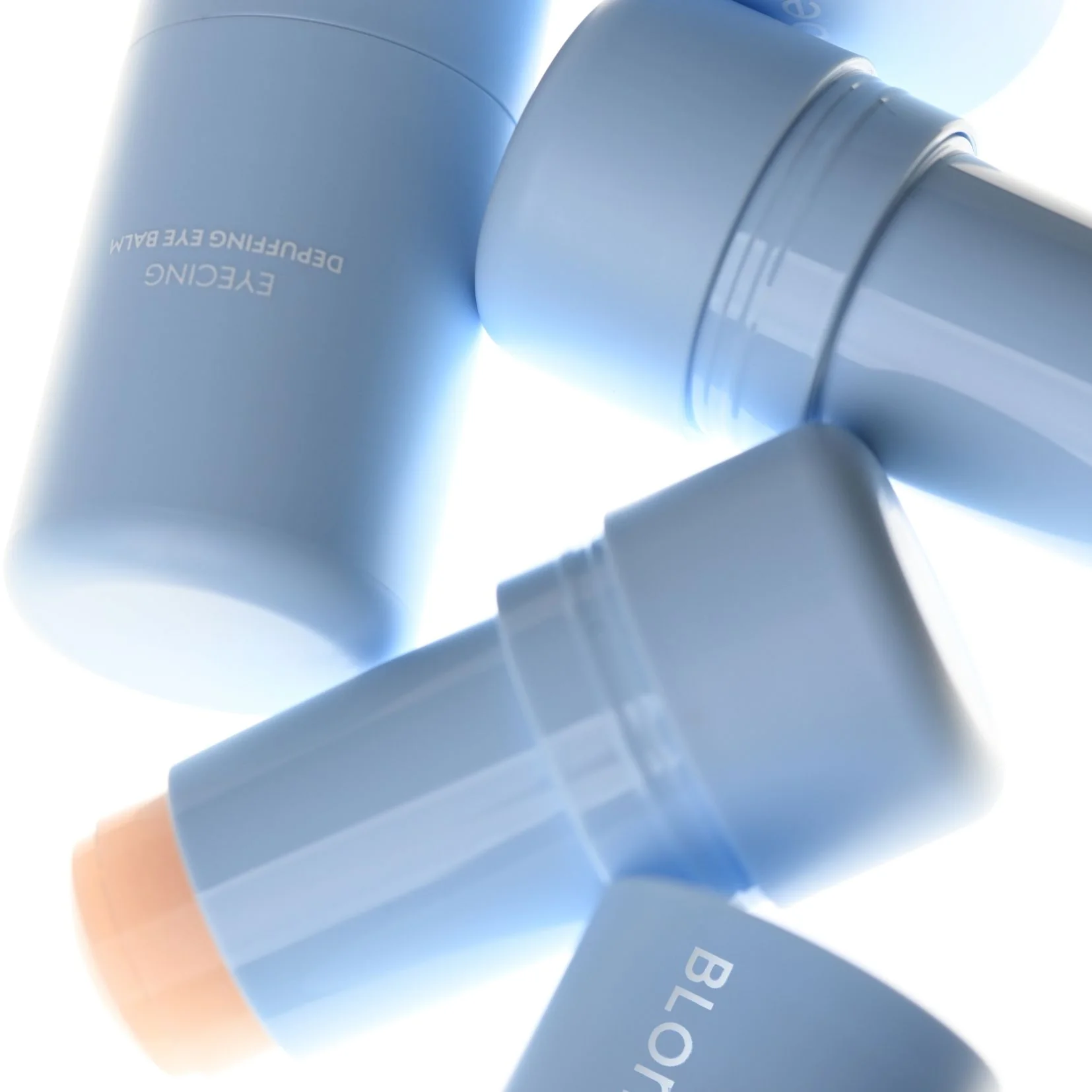 BLONDESISTER EYECING EYE BALM بلوندي سيستر ستك منعش لمنطقة حول العينين يقلل الانتفاخ والهالات السوداء - Image 4