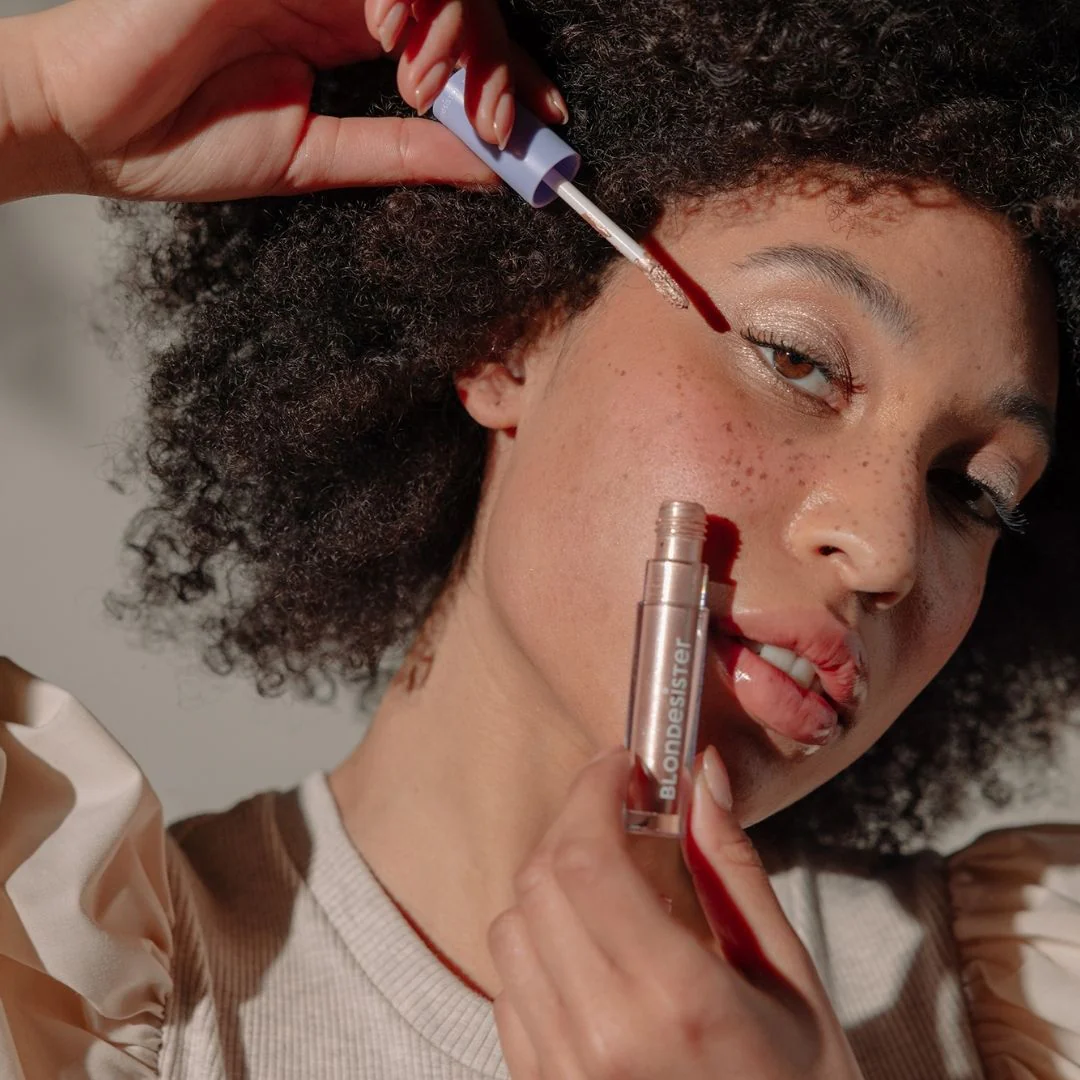 BLONDESISTER GLOWEYE LIQUID EYESHADOW بلوندي سيستر ظلال عيون لامعه - Image 2