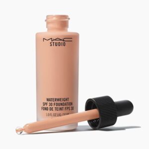 MAC STUDIO WATERWEIGHT SPF 30 FOUNDATION ماك كريم اساس للبشرة مع عامل حماية من الشمس