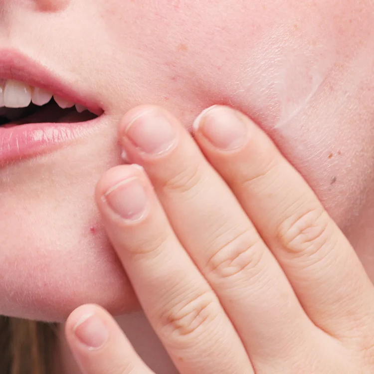 BLONDESISTER Bloom My Day 24H Face Moisturizer with Probiotics and Niacinamide 30 ml بلوندي سيستر مرطب البروبيوتيك والنياسيناميد المرطب للبشرة - Image 3