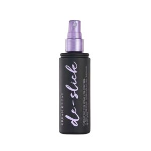 URBAN DECAY De-Slick Oil Control Makeup Setting Spray 16h 118ml  أوربان ديكاي رذاذ تثبيت مكياج يدوم لـ16 ساعة مثالي للبشرة المختلطة والدهنية