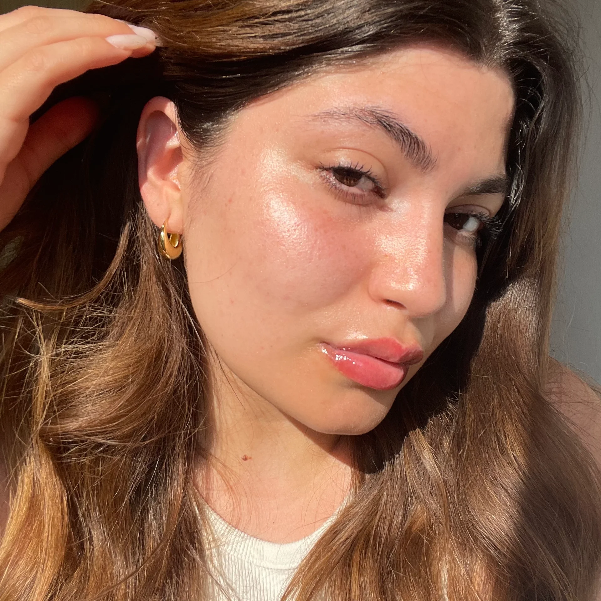 BLONDESISTER 2 IN 1 RADIANCE PRIMER LIGHT TOUCH بلوندي سيستر برايمر مرطب يضفي إشراقة للبشرة - Image 3