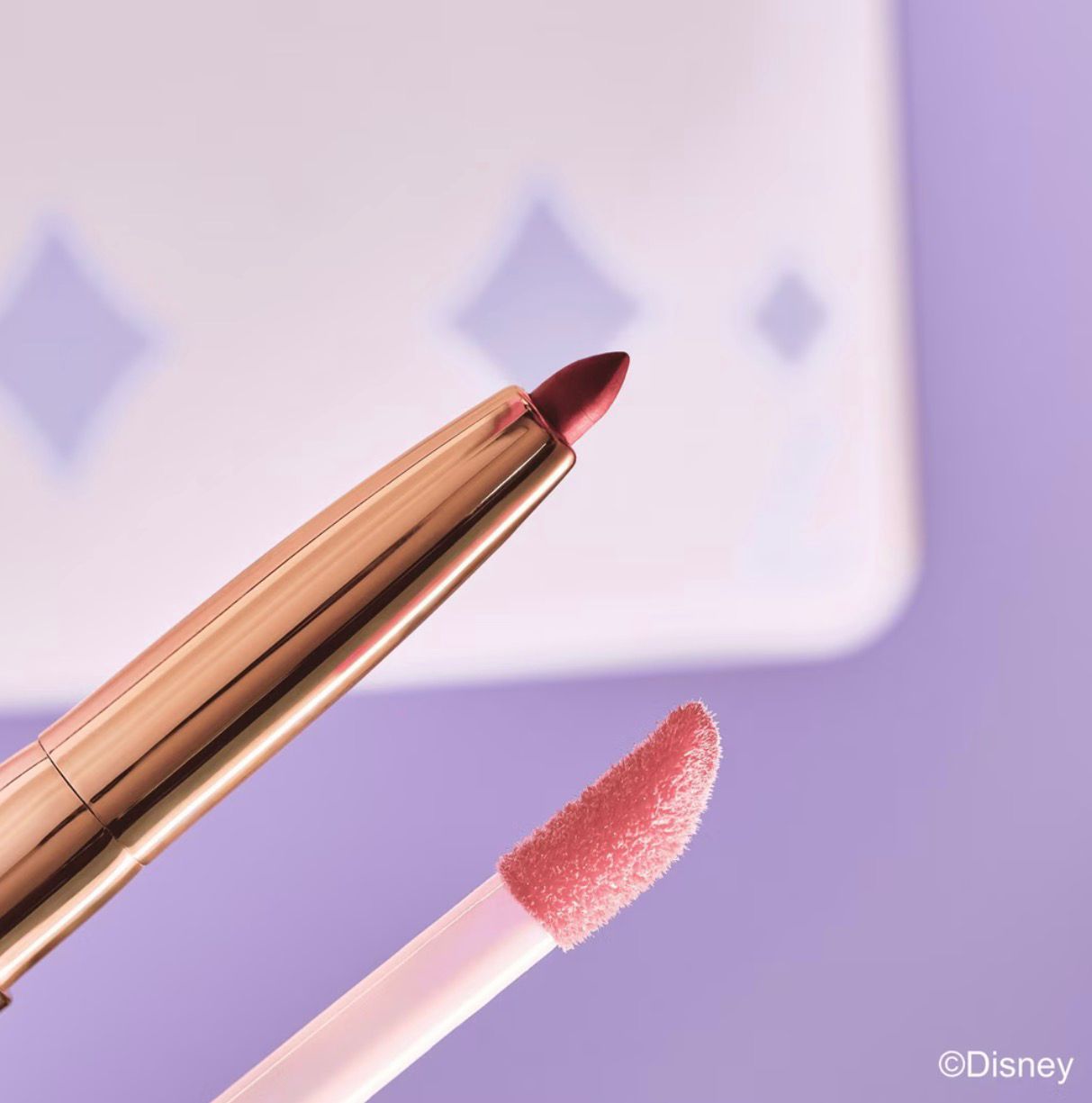 CATRICE DISNEY ALICE IN WONDERLAND 2IN1 LIP LINER & GLOSS - 01 كاتريس قلم مزدوج محدد شفاه وملمع شفاه - Image 4